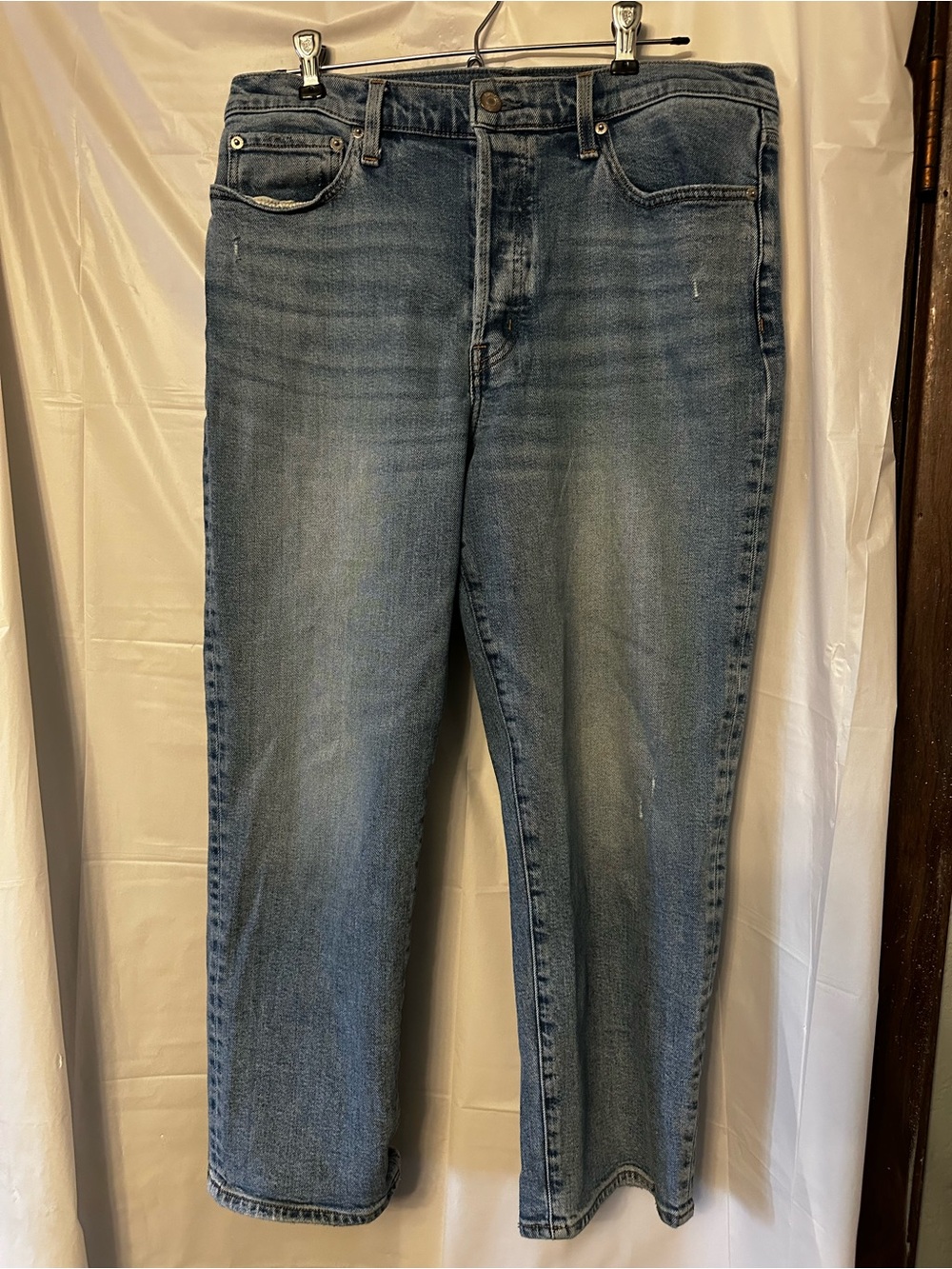 Pistola women’s jeans. Size 32. Button closure